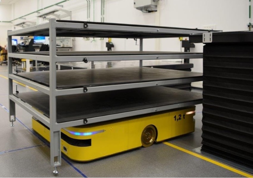 Rodillos o sistema de elevación en robots móviles (AGVs y AMRs)